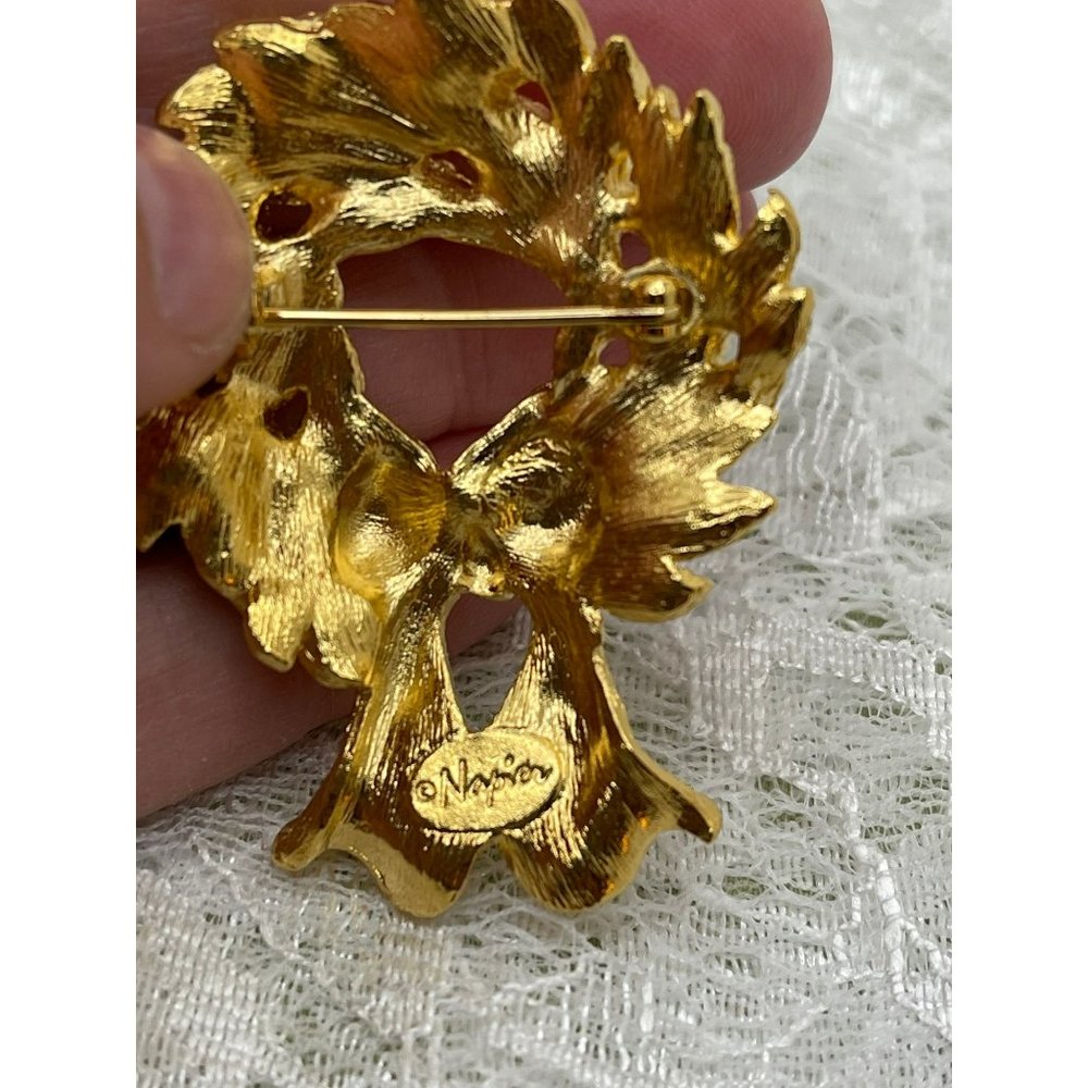 Napier Vintage Gold Tone Holiday Wreath Brooch - Picture 6 of 11